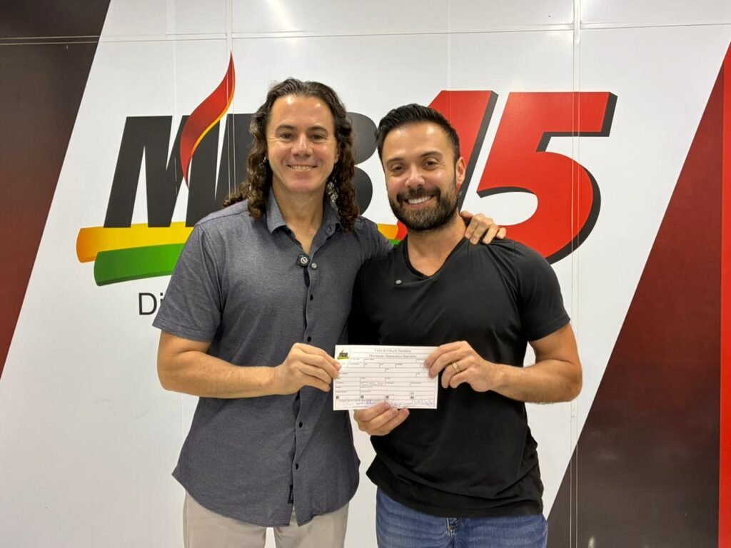 Caio Roberto se filia ao MDB e reafirma apoio às pre-candidaturas de Cícero governador e Veneziano Senador 6 caio roberto se filia ao mdb e reafirma apoio as pre candidaturas de cicero governador e veneziano senador 1