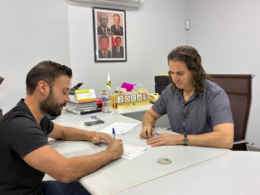 Caio Roberto se filia ao MDB e reafirma apoio às pre-candidaturas de Cícero governador e Veneziano Senador 5 caio roberto se filia ao mdb e reafirma apoio as pre candidaturas de cicero governador e veneziano senador