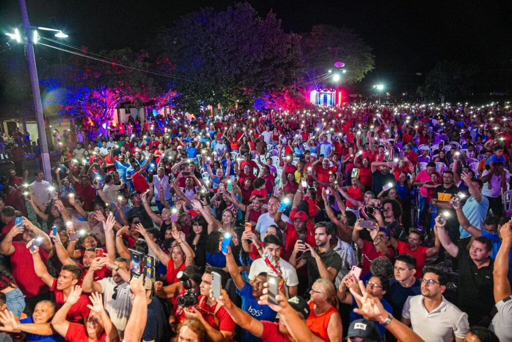 Cícero é recebido por multidão em Mogeiro em ato de adesão do prefeito Antônio Ferreira 13 cicero e recebido por multidao em mogeiro em ato de adesao do prefeito antonio ferreira 1