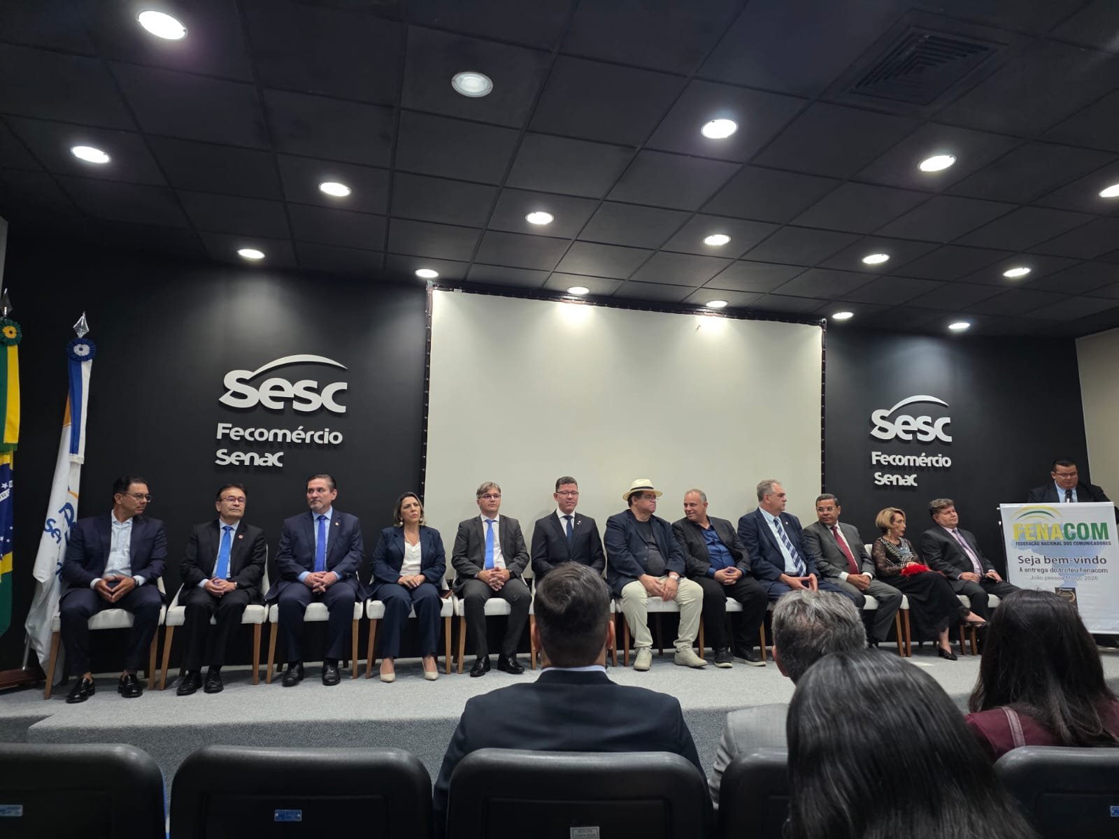 Comunicadores e autoridades de destaque nacional e estadual são homenageados em grande cerimônia da FENACOM na Paraíba