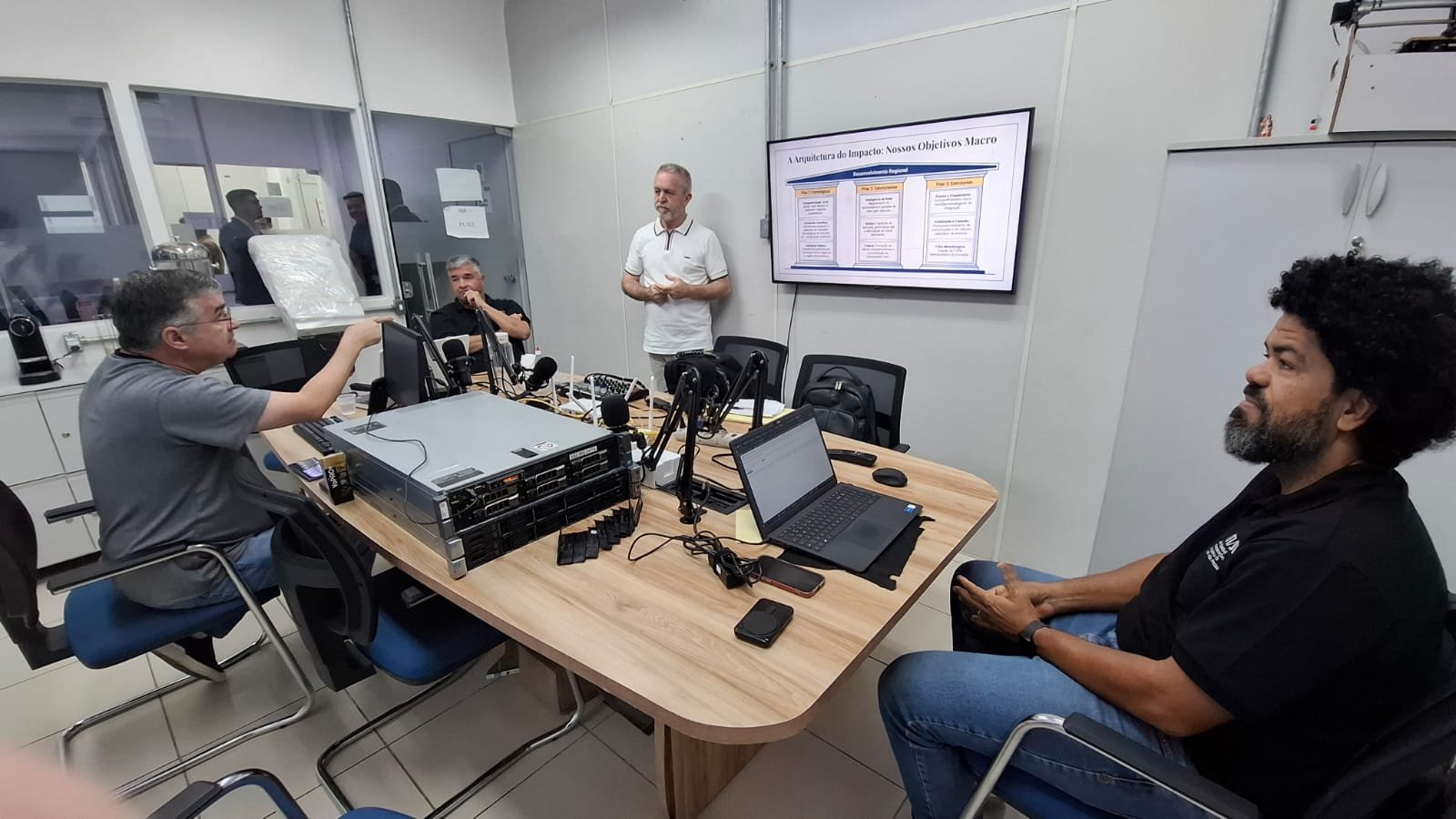 Farol Digital e UMTI avançam em parceria para fortalecer o ecossistema de inovação em João Pessoa