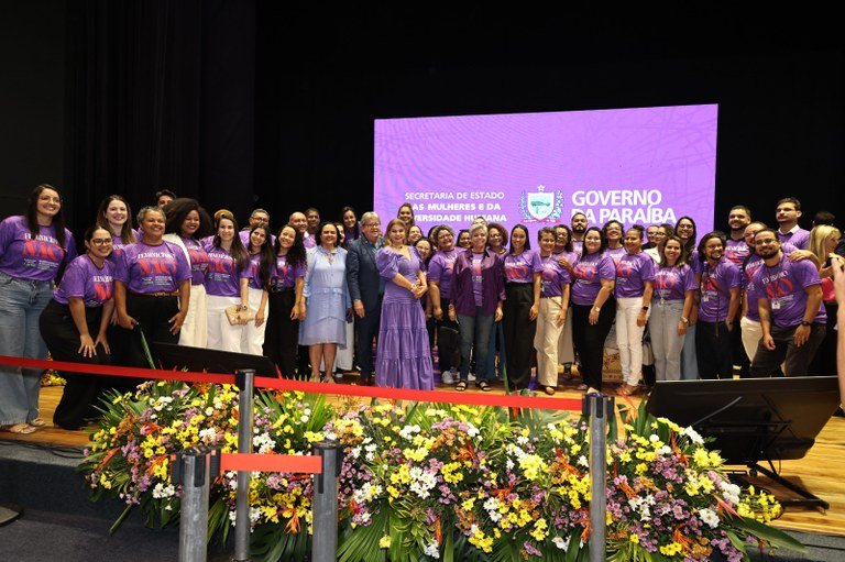 João Azevêdo anuncia novas políticas e ações para mulheres da Paraíba em solenidade para celebrar o 8 de Março