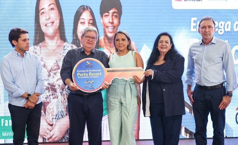 João Azevêdo entrega apartamentos do Residencial Porto Resort, em João Pessoa, e comemora mais de 23 mil unidades entregues e em construção na Paraíba
