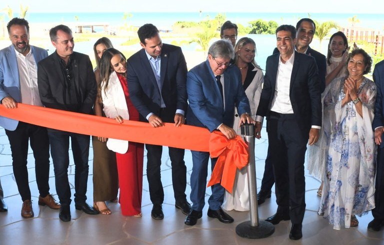 João Azevêdo participa da inauguração do primeiro empreendimento do Polo Turístico Cabo Branco