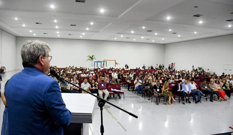 João Azevêdo participa de abertura do 3° Confep em Campina Grande e destaca gestão municipalista do Governo nas conquistas da população