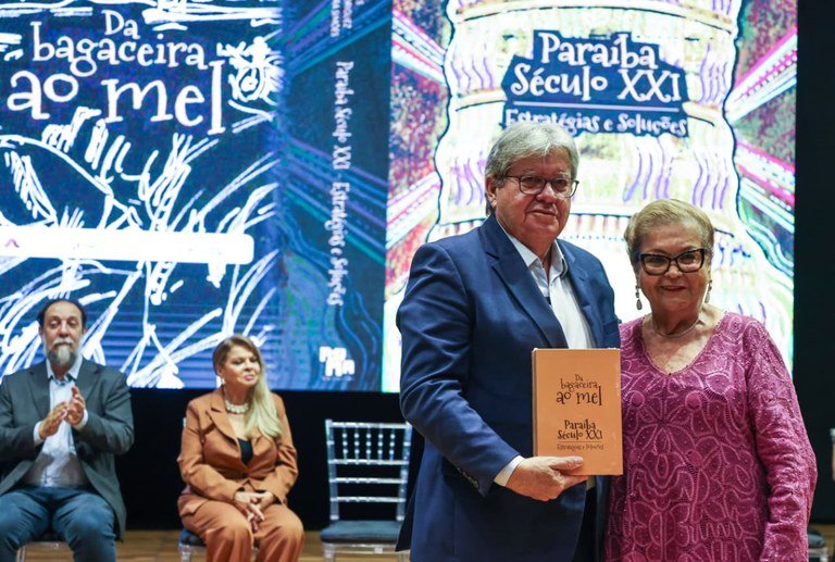 João Azevêdo prestigia lançamento de obras que refletem o presente e o futuro da Paraíba
