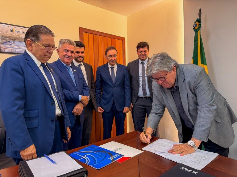 João Azevêdo recebe indicações da ALPB para nomeação de novos conselheiros do TCE-PB