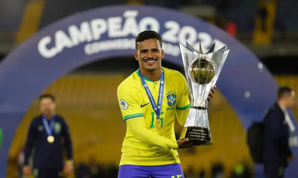 Lateral Kaiki é convocado para amistosos da seleção brasileira