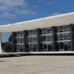 STF tem dois votos para negar novamente prisão domiciliar de Bolsonaro