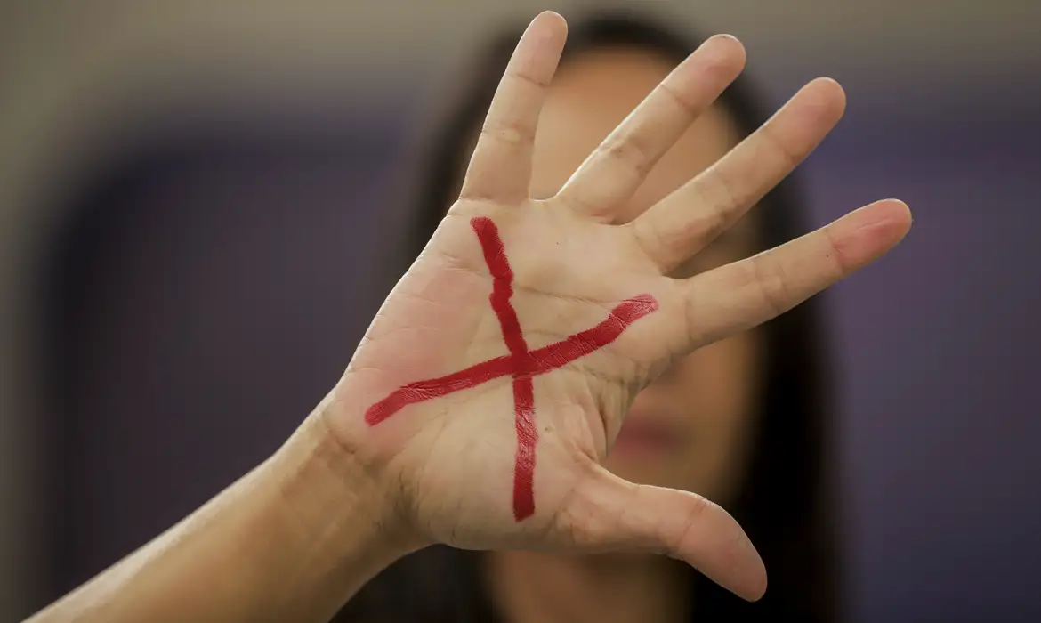 audiencia de jovem esfaqueada 15 vezes sera realizada dia 15 de abril