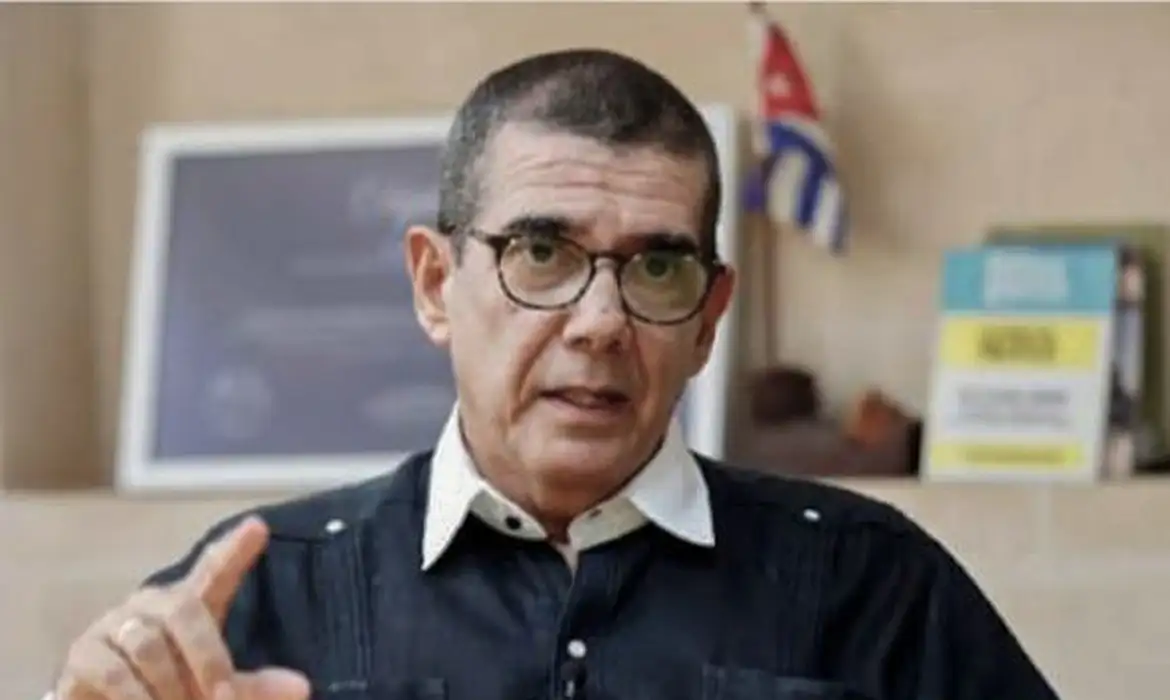 Cuba estuda movimentação militar dos EUA diante de ameaças de Trump