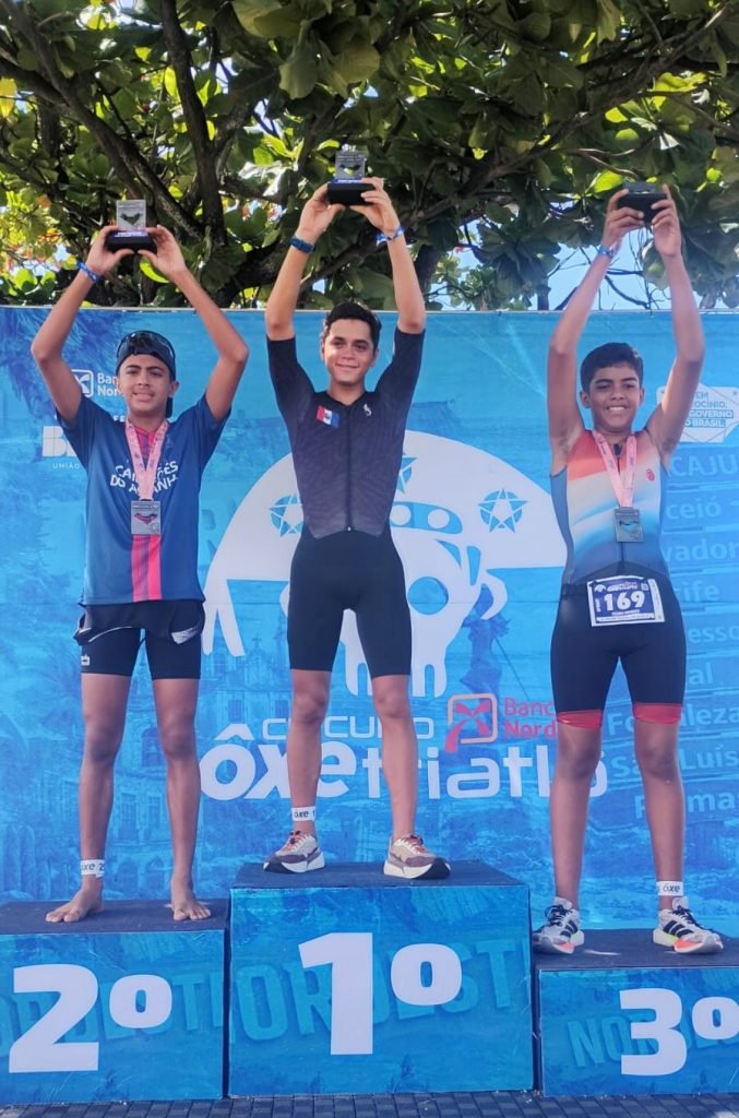 Fundação Campeões do Amanhã vence prova de triathlon em Maceió