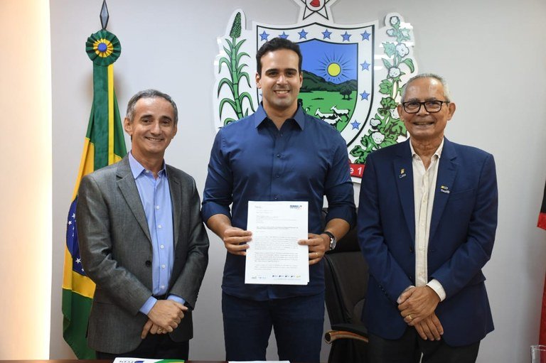 Governador Lucas Ribeiro firma apoio para realização inédita da Convenção Nacional do Comércio Lojista na Paraíba