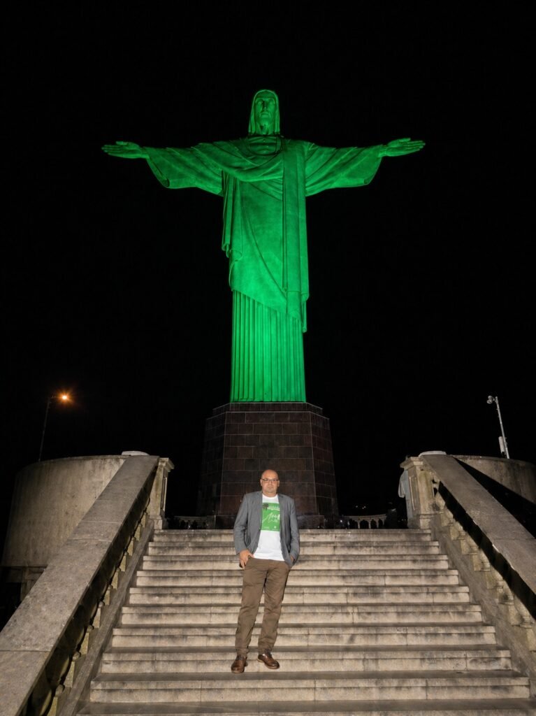idealizador do abril verde participa de cerimonia no cristo redentor rio de janeiro