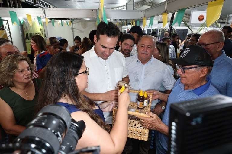 Lucas Ribeiro participa de encerramento da 2ª Expo Patos e anuncia convênio para reforma do Centro Comercial de São Bentinho