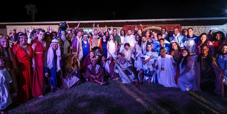 Lucas Ribeiro prestigia Paixão de Cristo de Cabedelo e destaca força do espetáculo