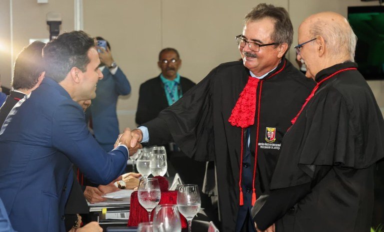 Lucas Ribeiro prestigia posse de procuradores de Justiça e destaca parcerias com MPPB