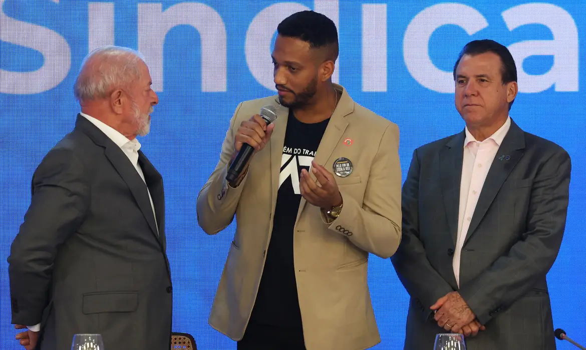 Lula pede mobilização a centrais sindicais para fim da escala 6×1