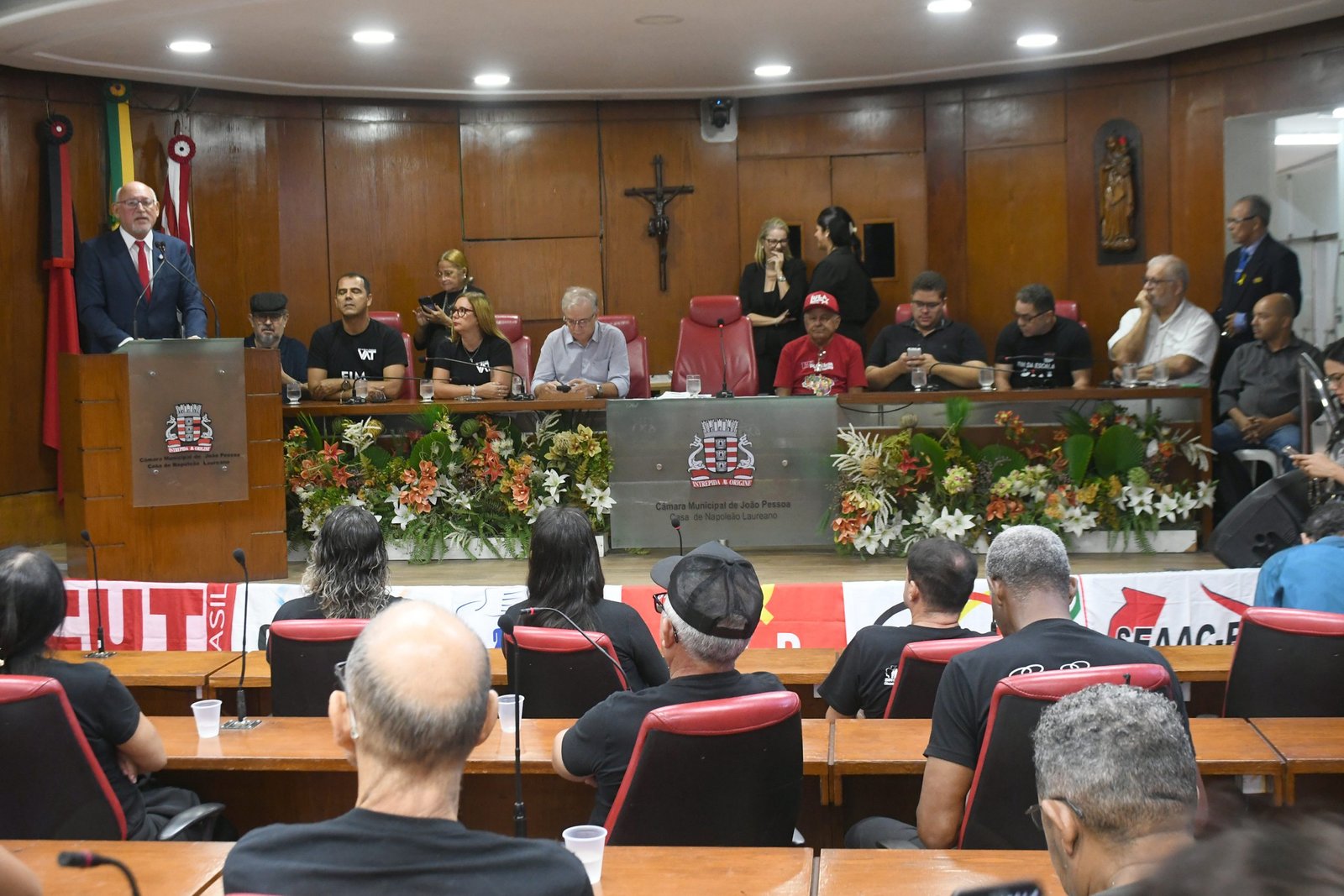 Trabalhadores debatem fim da escala 6×1 na CMJP