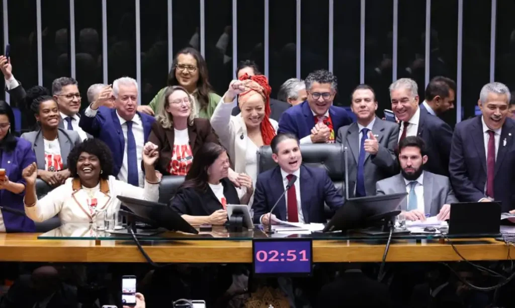 camara aprova em dois turnos pec pelo fim da escala 6x1 1