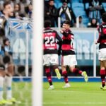 Carrascal decide, Flamengo domina o Grêmio e vence em Porto Alegre pelo Brasileirão