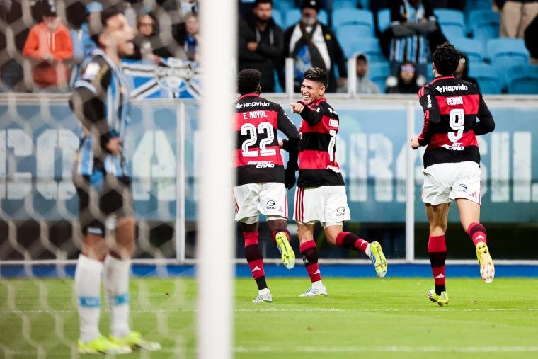 Carrascal decide, Flamengo domina o Grêmio e vence em Porto Alegre pelo Brasileirão