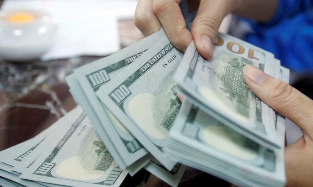 dolar sobe para r 506 bolsa cai com ipca 15 e recuo do petroleo