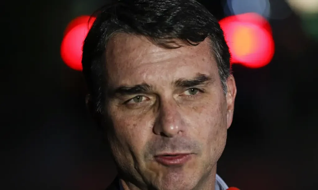 flavio bolsonaro admite cobranca a vorcaro mas nega crime