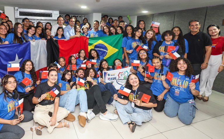 Governador Lucas Ribeiro participa de pré-embarque de 59 estudantes da rede estadual para o Chile pelo Conexão Mundo 22 governador lucas ribeiro participa de pre embarque de 59 estudantes da rede estadual para o chile pelo conexao mundo