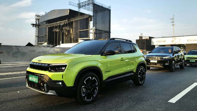 Jeep Avenger faz aparição inédita no Brasil antes do lançamento oficial em 2026