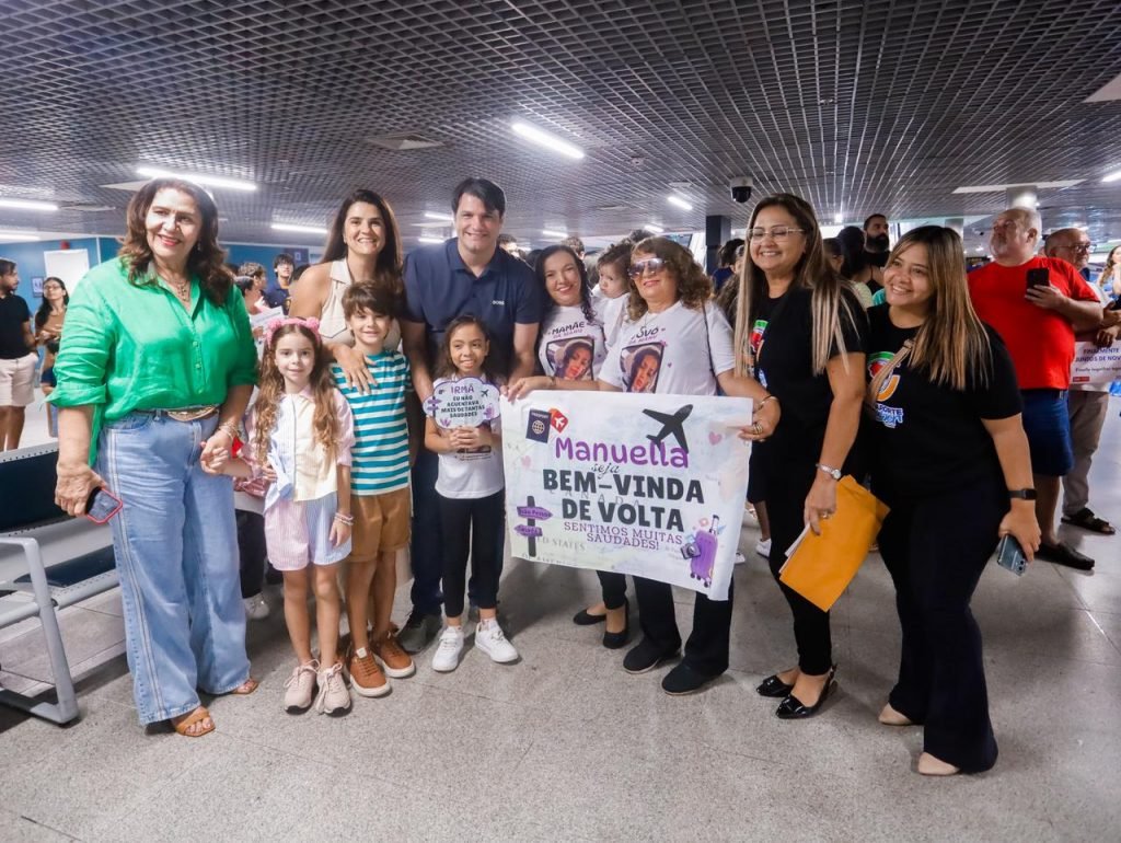Leo Bezerra recepciona alunos de intercâmbio no Canadá e destaca ensino da Rede Municipal como referência 26 leo bezerra recepciona alunos de intercambio no canada e destaca ensino da rede municipal como referencia