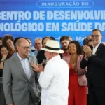 Lula pede que governador do RJ trabalhe para prender milicianos