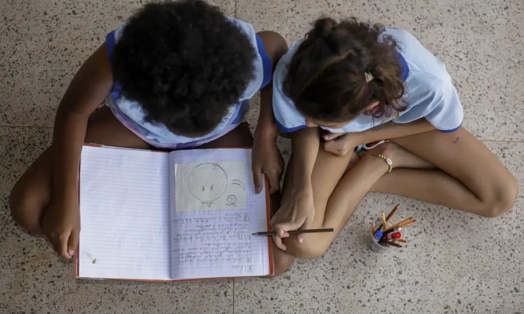 Metade dos estudantes não vê debate antirracista na escola, diz estudo 17 metade dos estudantes nao ve debate antirracista na escola diz estudo