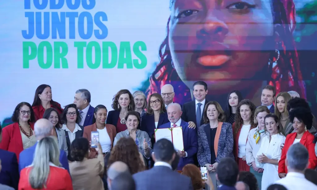 novas medidas do governo reforcam protecao das mulheres na internet