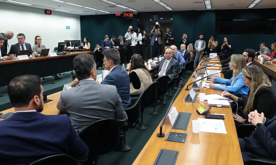 pedido de vista adia votacao da pec do fim da escala 6x1 1