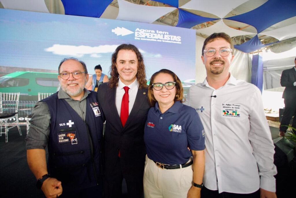 prefeitos agradecem articulacao de veneziano durante entrega de 118 veiculos para assistencia a saude na paraiba 3