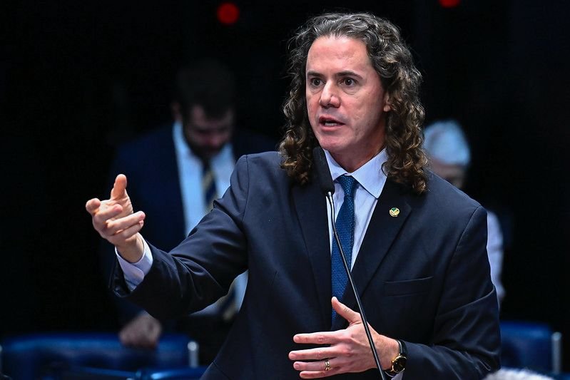 senado aprova projeto relatado por veneziano que incentiva o primeiro emprego para jovens