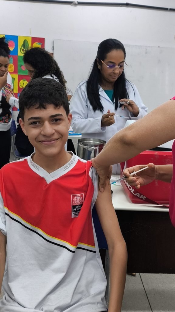 Vacinação nas escolas reforça proteção de crianças e adolescentes em João Pessoa