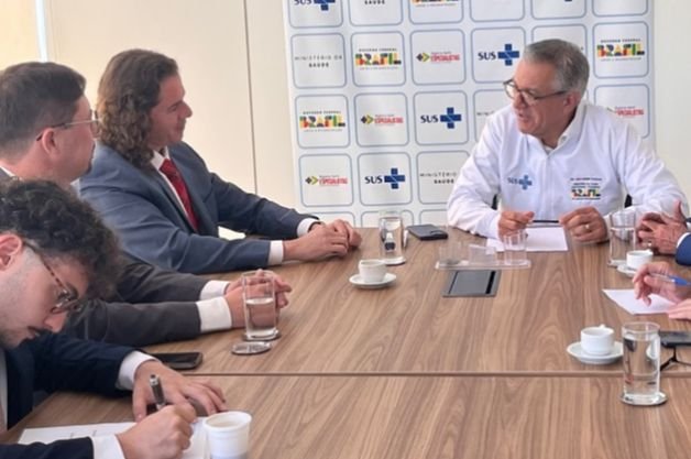 veneziano agradece ao ministro padilha a destinacao de tres carretas da saude para guarabira sume e queimadas
