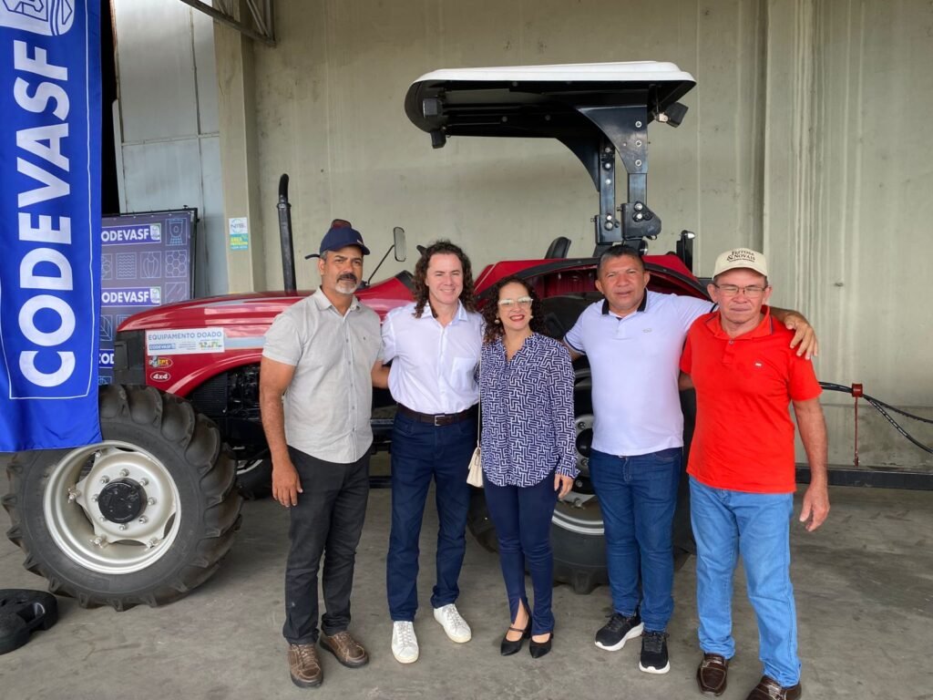 Veneziano inicia a semana entregando tratores a associações de produtores rurais de mais três cidades paraibanas 6 veneziano inicia a semana entregando tratores a associacoes de produtores rurais de mais tres cidades paraibanas 1