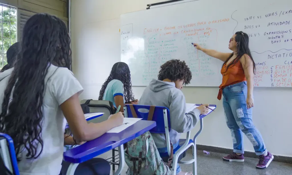 censo escolar brasil reduz indices de reprovacao abandono e atraso