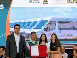 Governador Lucas Ribeiro e ministro Wellington Dias entregam veículos para ampliar acesso aos serviços da assistência social na Paraíba