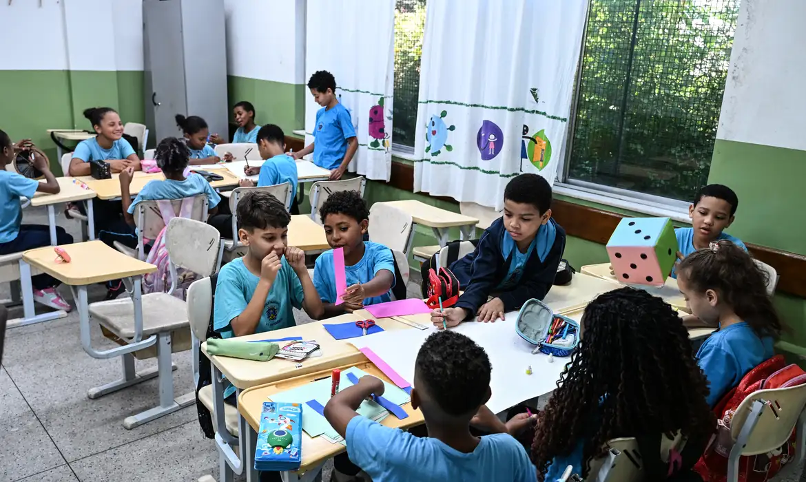 Governo Federal sanciona novo piso salarial dos professores e valor passa para R$ 5,1 mil em 2026