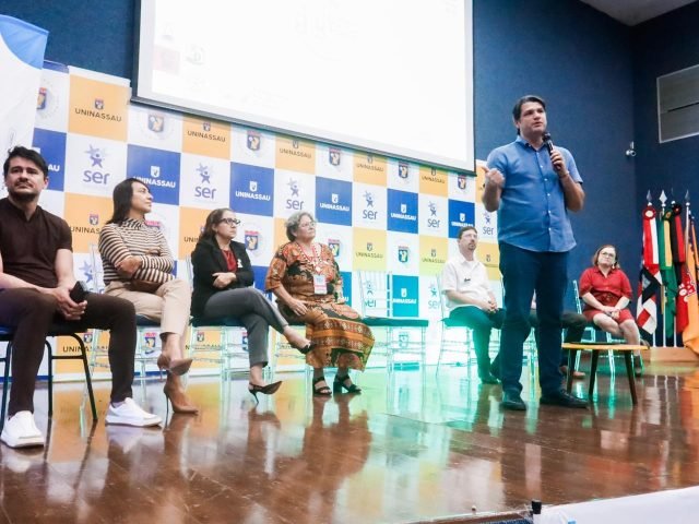 Leo Bezerra apresenta avanços da Saúde e defende construção coletiva das políticas públicas
