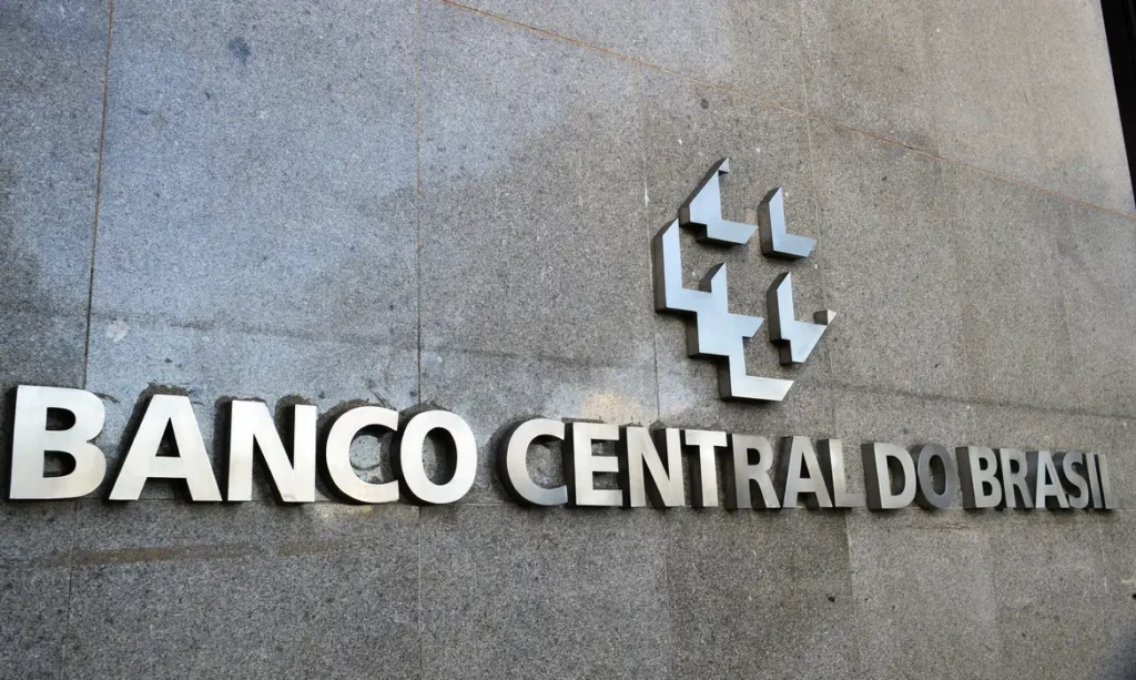 Mercado financeiro eleva previsão da Selic para 13,75% ao ano 27 mercado financeiro eleva previsao da selic para 1375 ao ano