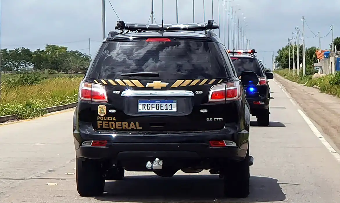 pf apreende armas destinadas a faccoes criminosas no rio