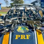 PRF apreende 26 fuzis durante abordagem a caminhão no Paraná
