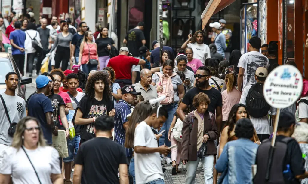 Salários diminuem pobreza em 22 regiões metropolitanas 27 salarios diminuem pobreza em 22 regioes metropolitanas