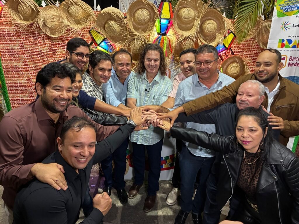 veneziano e recebido pelo prefeito wenceslau e liderancas e participa da festa de sao joao e sao pedro em teixeira 1