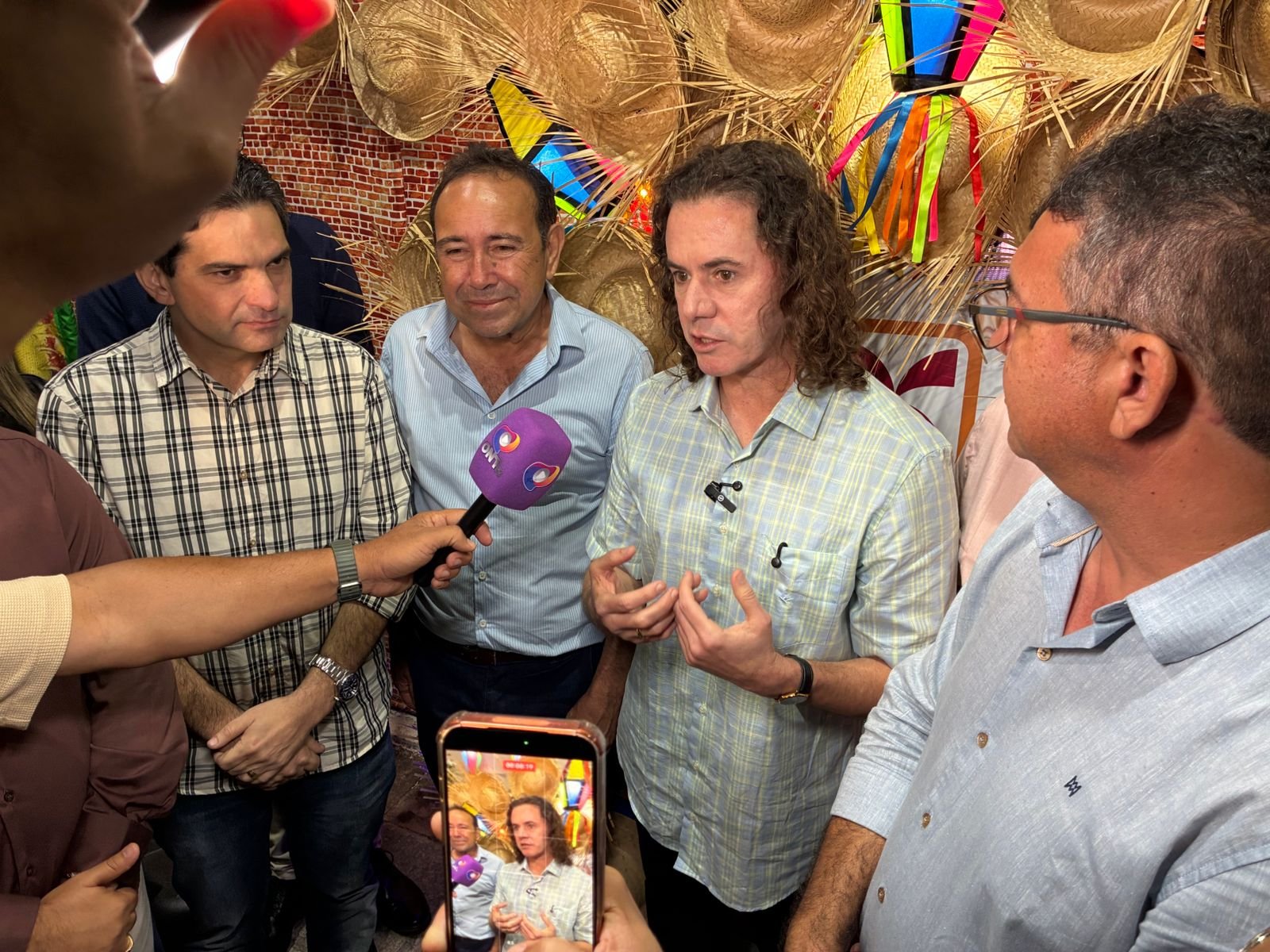 Veneziano é recebido pelo prefeito Wenceslau e lideranças e participa da festa de São João e São Pedro em Teixeira  